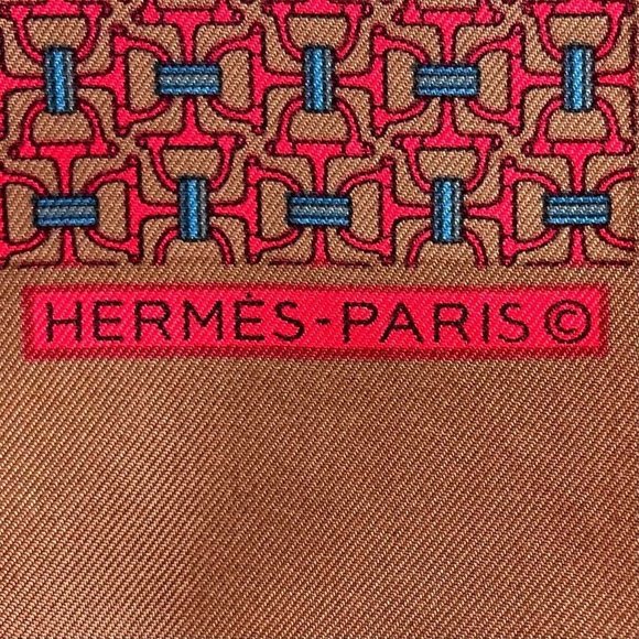 Hermes - Excellent - Brown Red Interlocking Chain Pocket Square - Pinkish Brown - Picture 2 of 9